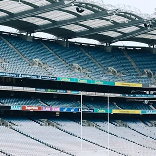 Photos des gradins d'un stade de rugby