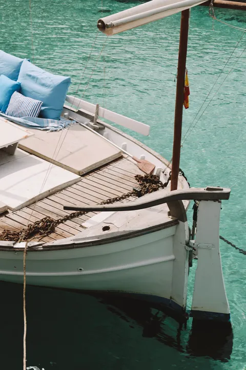 Photo du pont d'un bateau vu de dessus