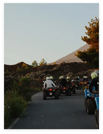 Photo d'un groupe en train de faire du quad